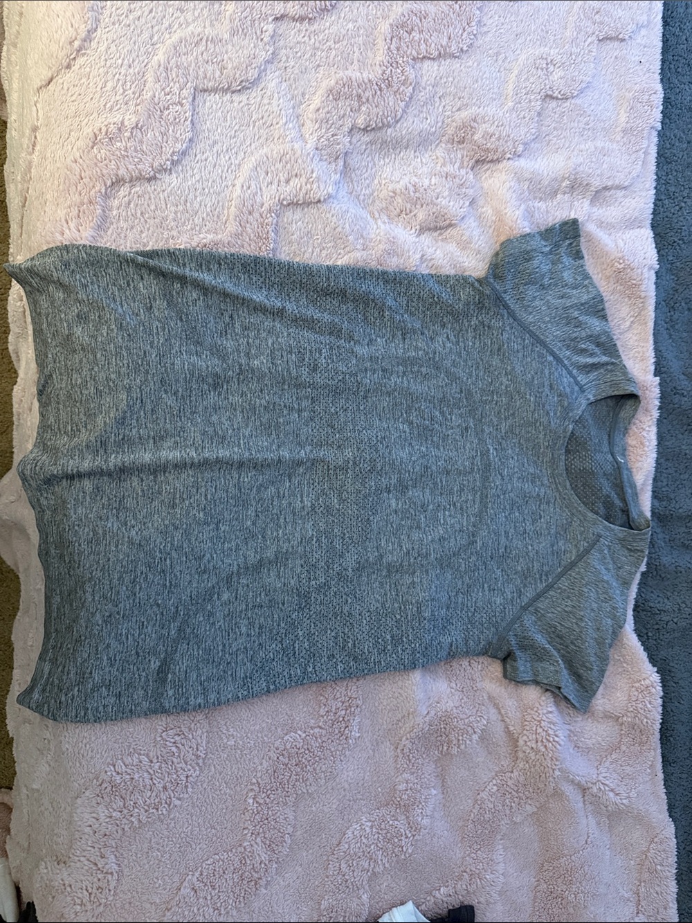 Lululemon Heathered Gray Athletic Short Sleeve Tee